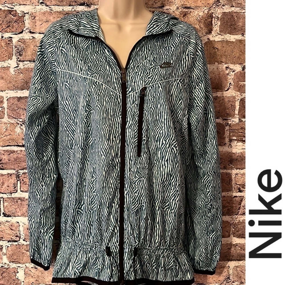 Nike Jacket- Lightweight Fashionable Hoodie Jacket‎ - Picture 2 of 12